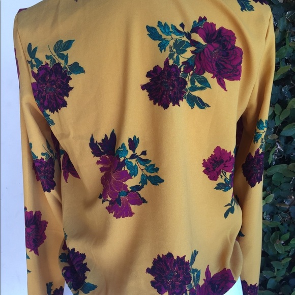 Free Press Yellow Floral Top Size Medium - Picture 5 of 7